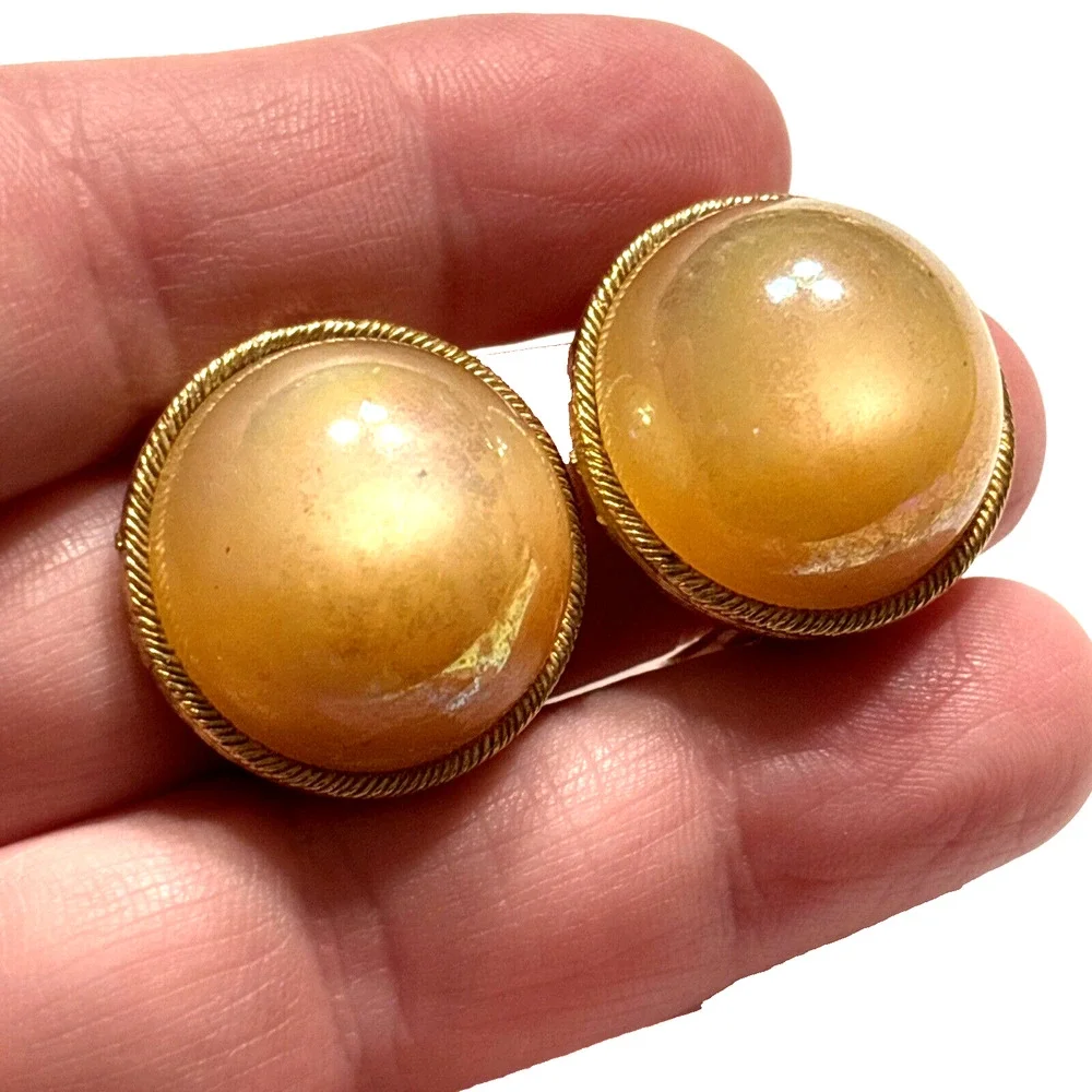 Vintage Mid Century Clip On Earrings Peach Moonglow Rounds Domes Gold Trim Chic